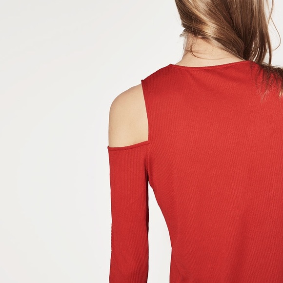 ZARA RIBBED TOP WITH CUT OUT OPEN SHOULDERS RED NEW WITH TAGS LARGE - Picture 3 of 4